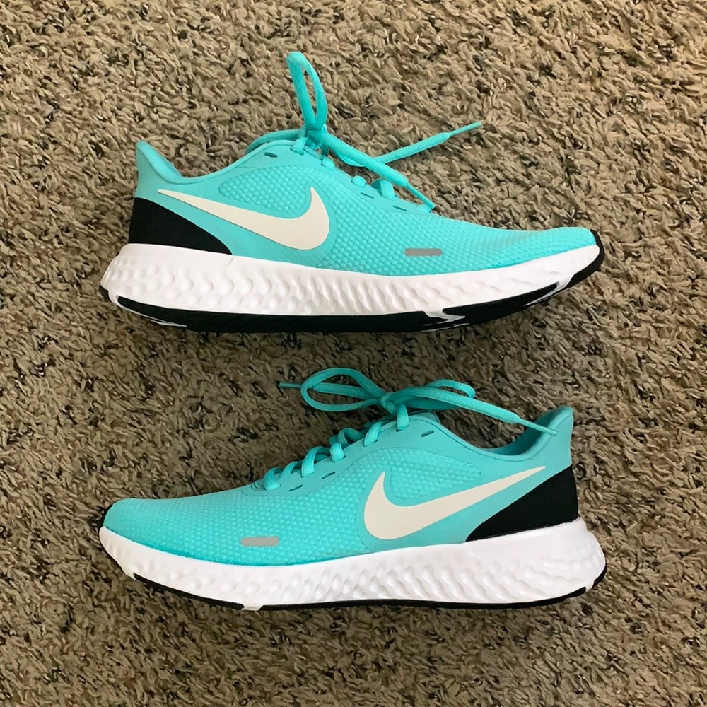 Nike Revolution 5 running shoes. Size 8. NWOT